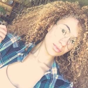 Meet your Posher, Corinne